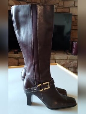 Anne Klein Size 6 Brown Boots